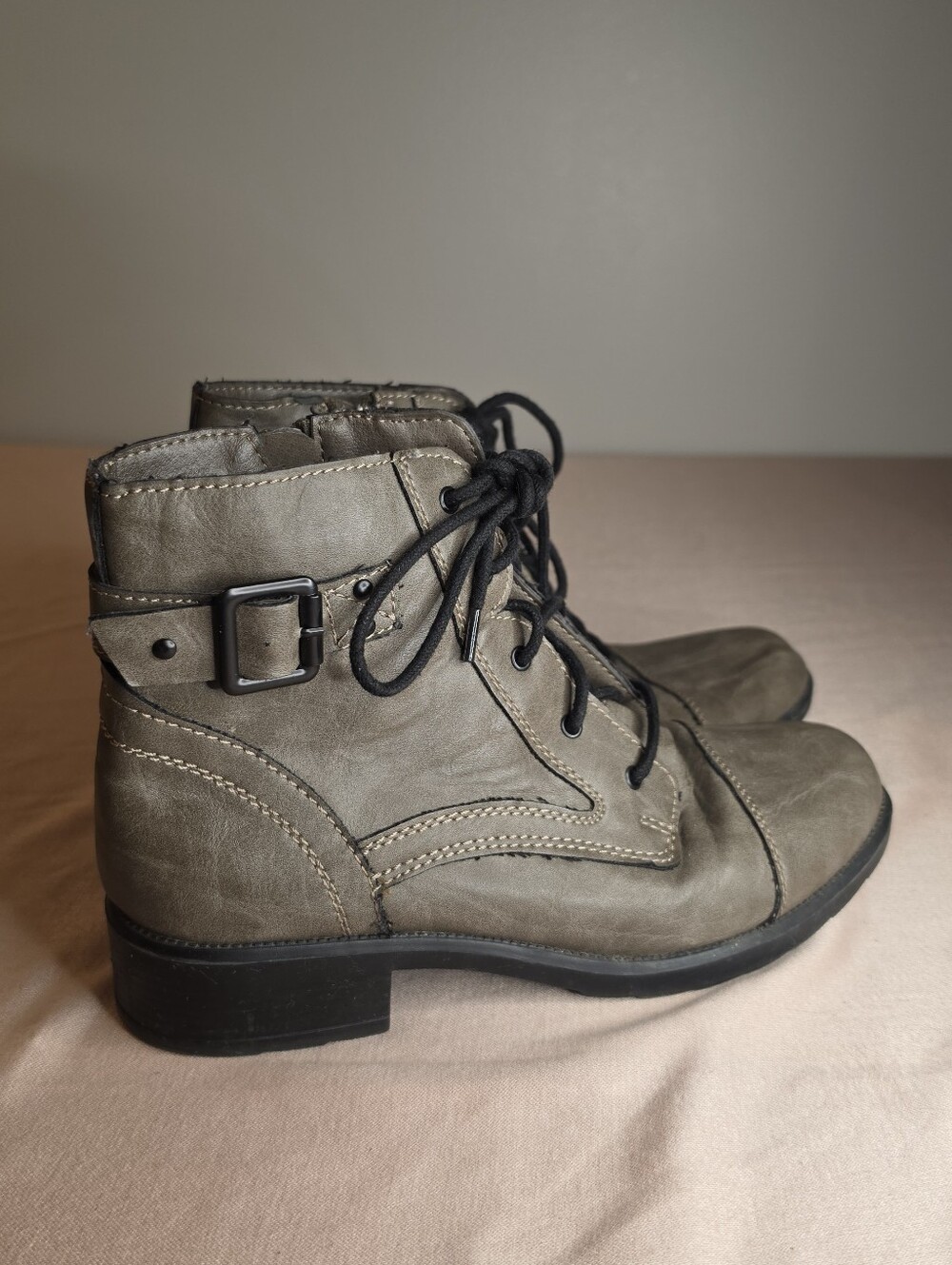 Madden Girl Womens Taupe Lace-Up Leather Combat Boots US 9M